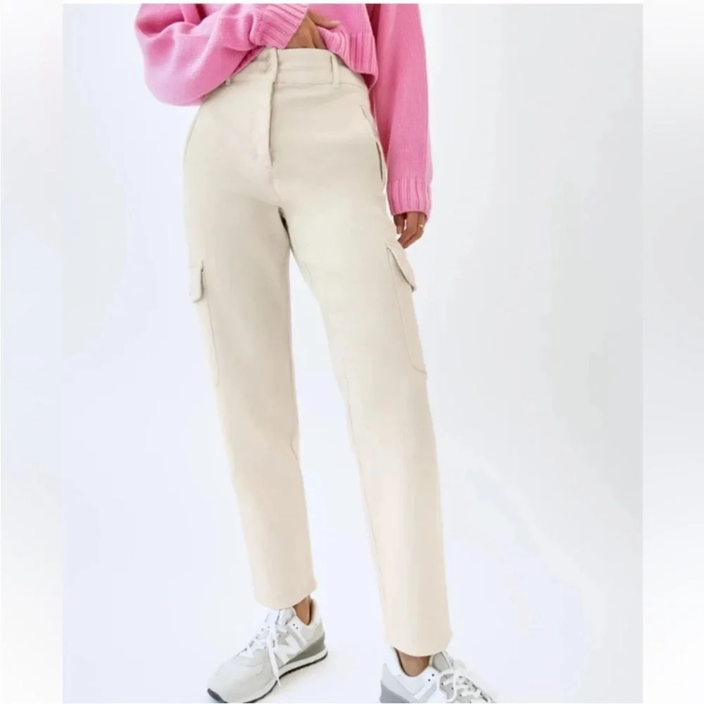 Aritzia Wilfred Free Modern Cargo Pant Cream Size 2 B36